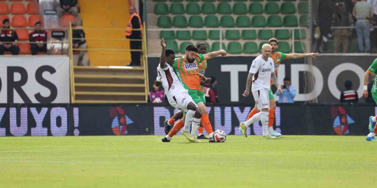 Trendyol Süper Lig: Corendon Alanyaspor: 0 Trabzonspor: 0  (ilk Yarı)