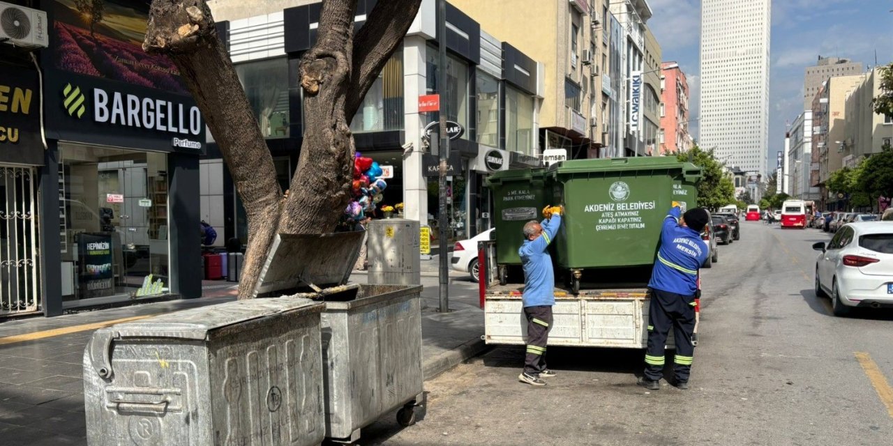 Mersin Kent Merkezinde Çöp Konteynerleri Yenileniyor