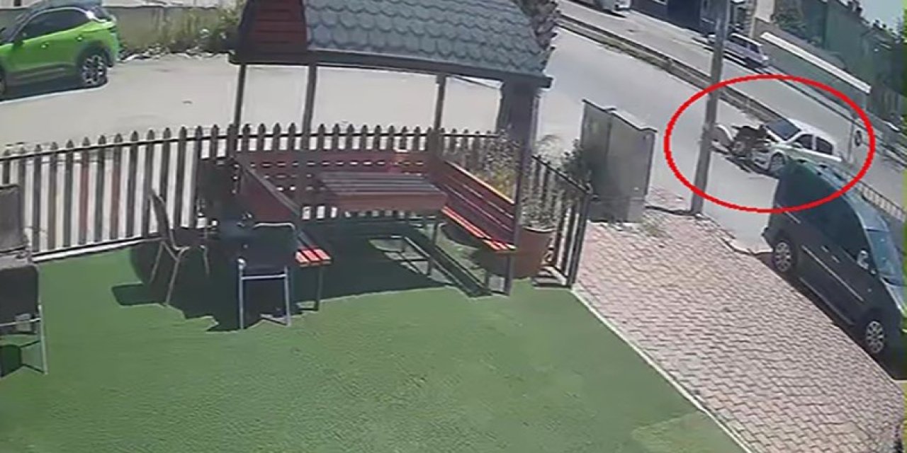 Otomobille Motosikletin Çarpıştığı Kaza Güvenlik Kamerasında: 1 Yaralı
