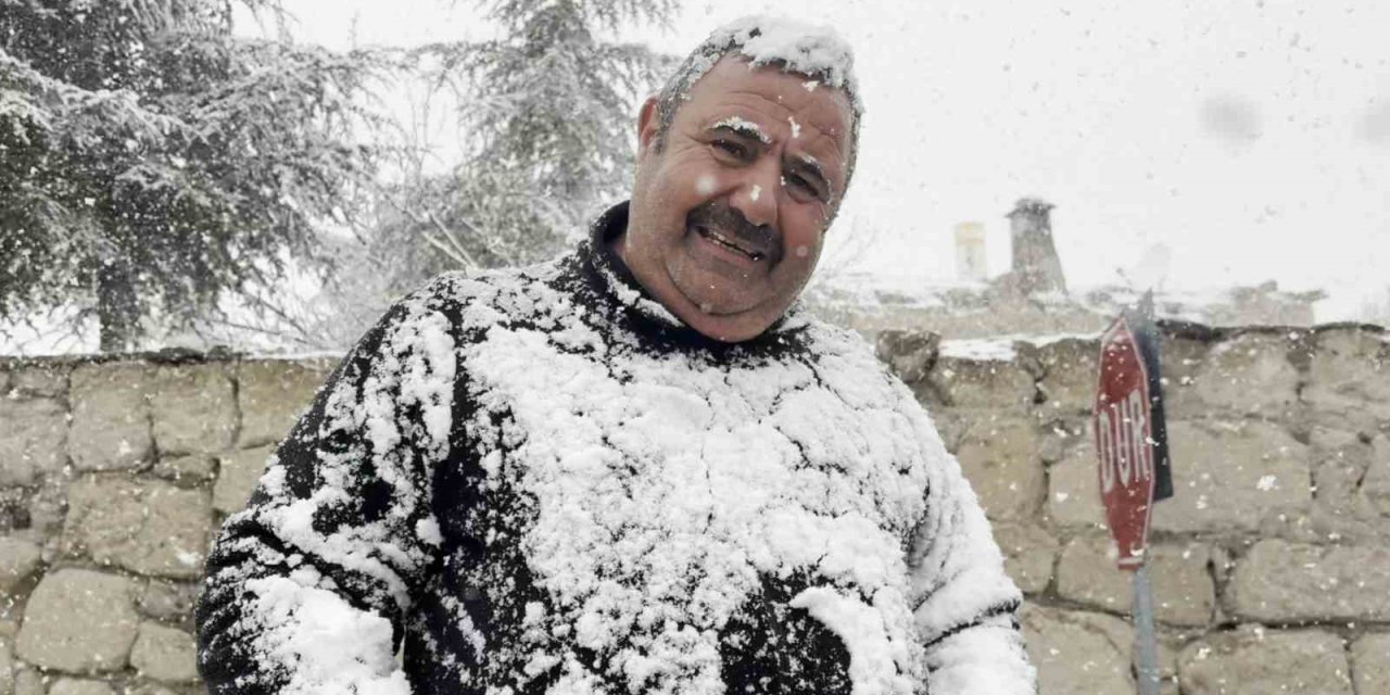 Nisan Ayı Ortasında Aksaray’da Kar Yağışı Devam Ediyor