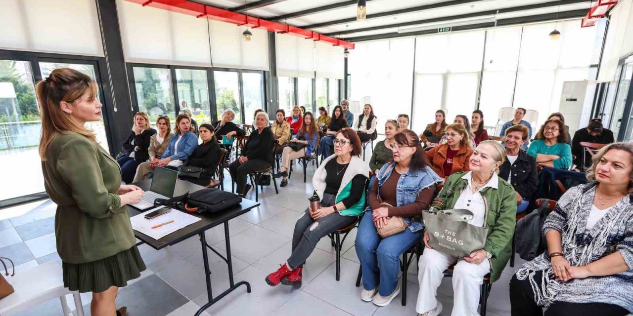 Mersin’de Sosyal Yaşama Katkı Sağlayan Kurslar Yoğun İlgi Görüyor