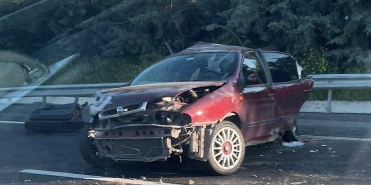 Tarsus’ta Otomobiller Çarpıştı: 1 Ölü, 2 Yaralı