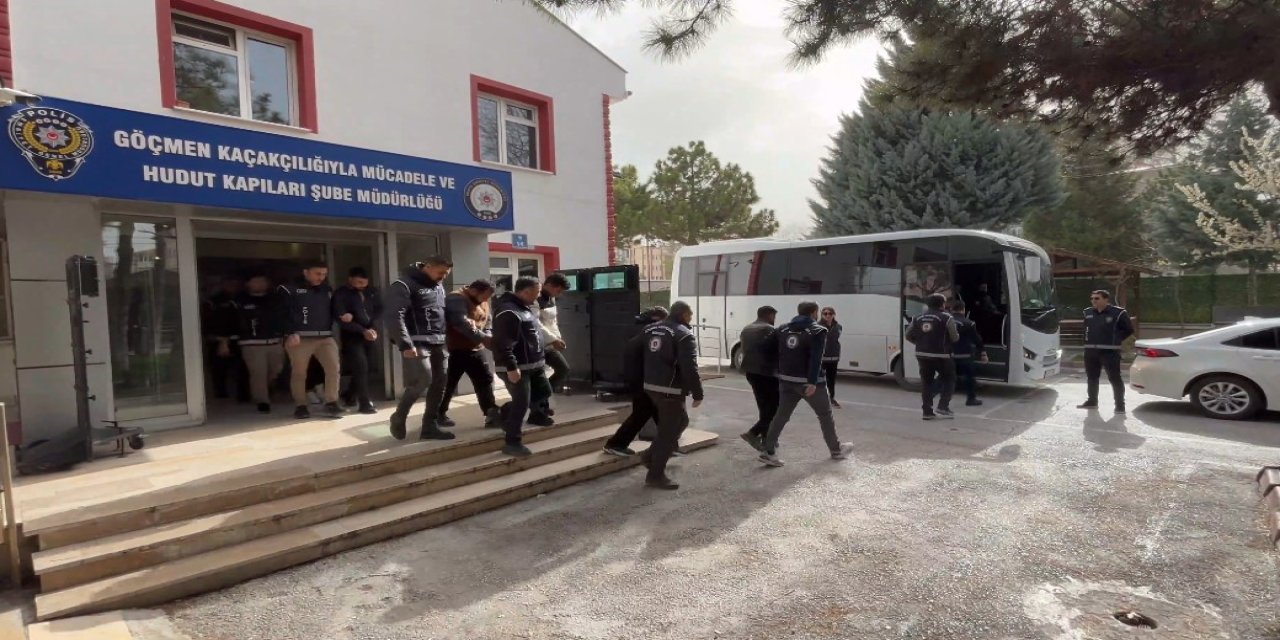 Konya Merkezli Göçmen Kaçakçılığı Operasyonu: 10 Tutuklama