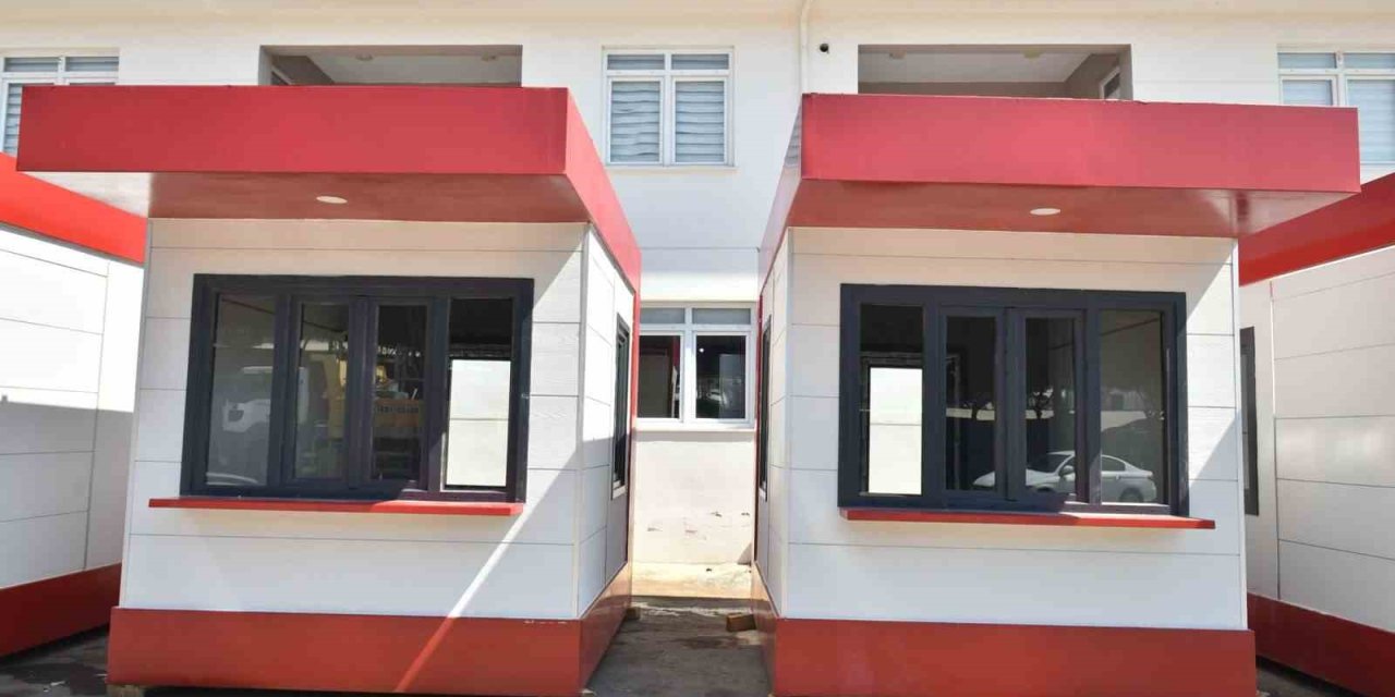 Kepez’e Kırmızı-beyaz Modern Ekmek Büfeleri