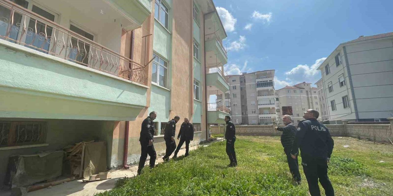 Karaman’da Pencereden Düşen 3 Yaşındaki Çocuk Yaralandı