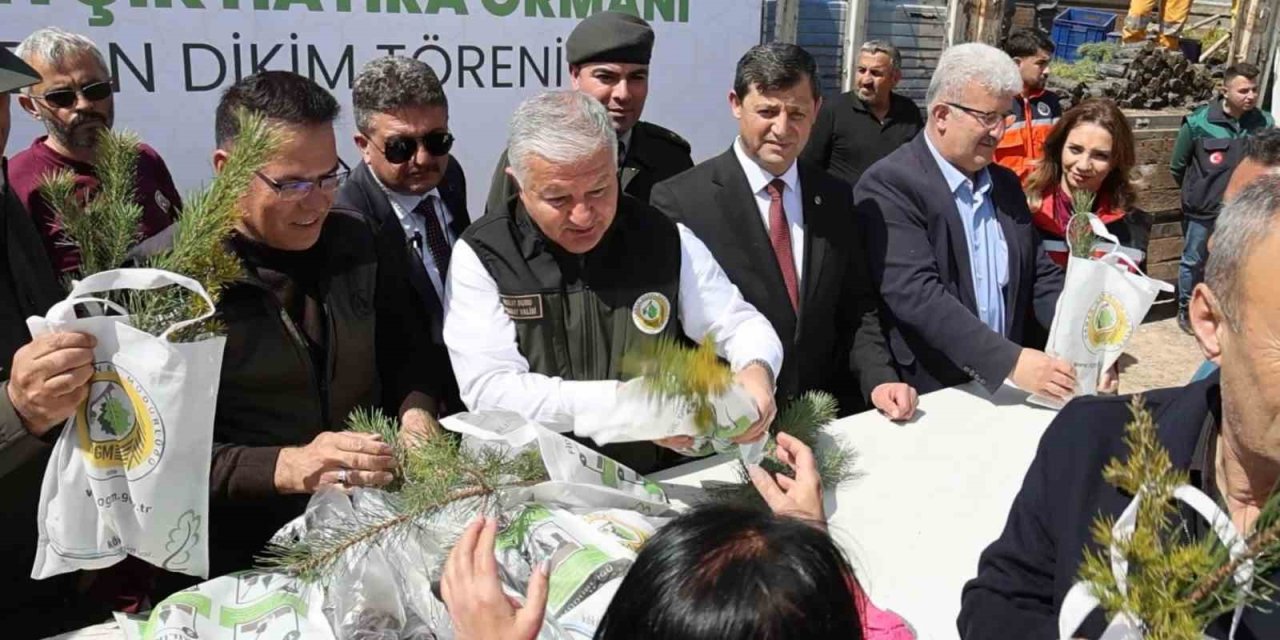 Aksaray’ın Mehmetçik Hatıra Ormanı’nda 2 Bin 500 Fidan Toprakla Buluşturuldu