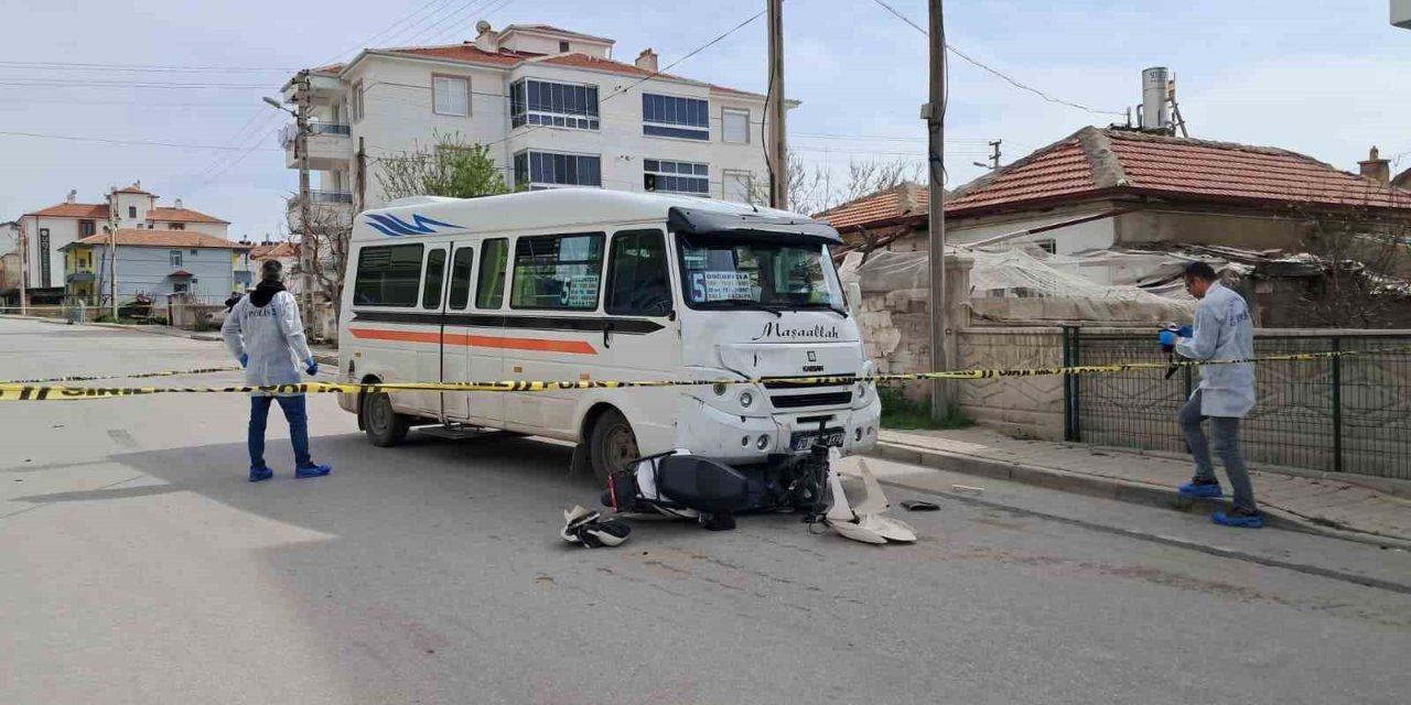 Minibüsün Çarptığı Elektrikli Bisikletteki 2 Çocuk Ağır Yaralandı