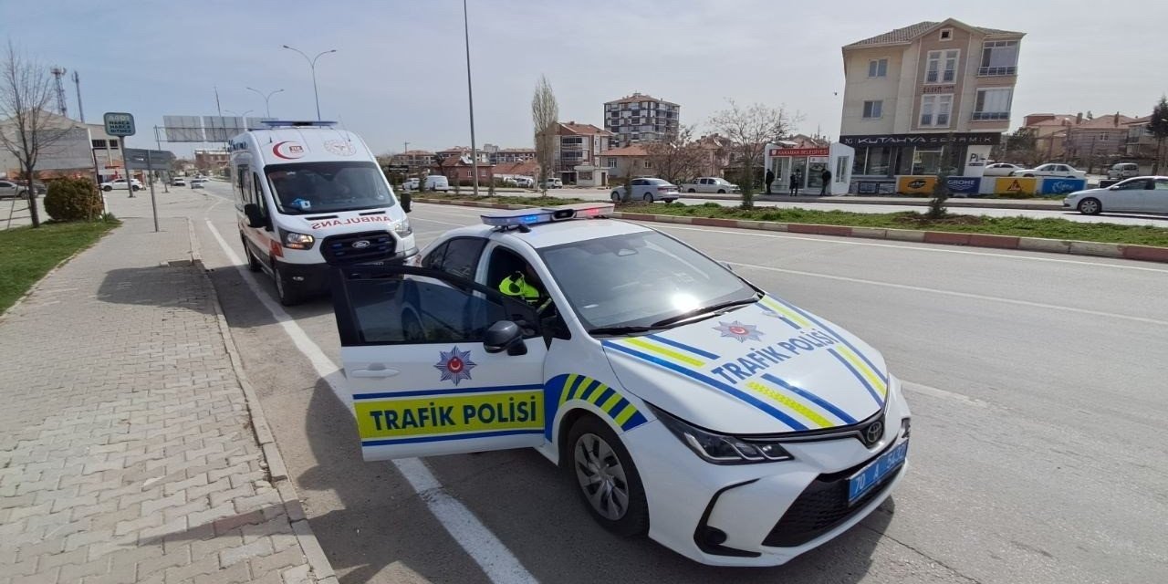 Karaman’da Otomobile Çarpan Motosikletli Yaralandı