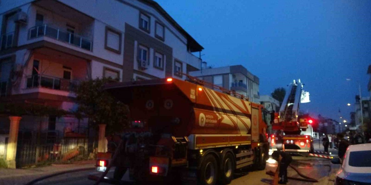 Teras Katında Çıkan Yangın Korkuttu