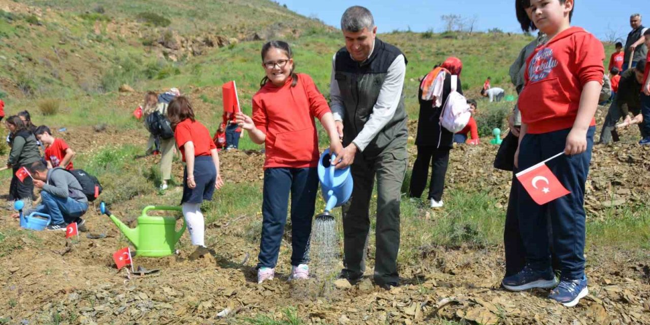 Tbmm’nin 106. Yılında 106 Fidan Toprakla Buluştu