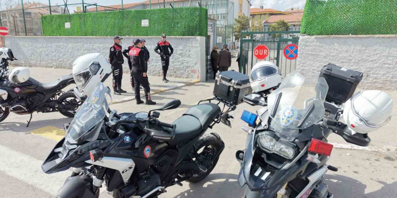 Aksaray’da Okullar Polisin Gözetiminde