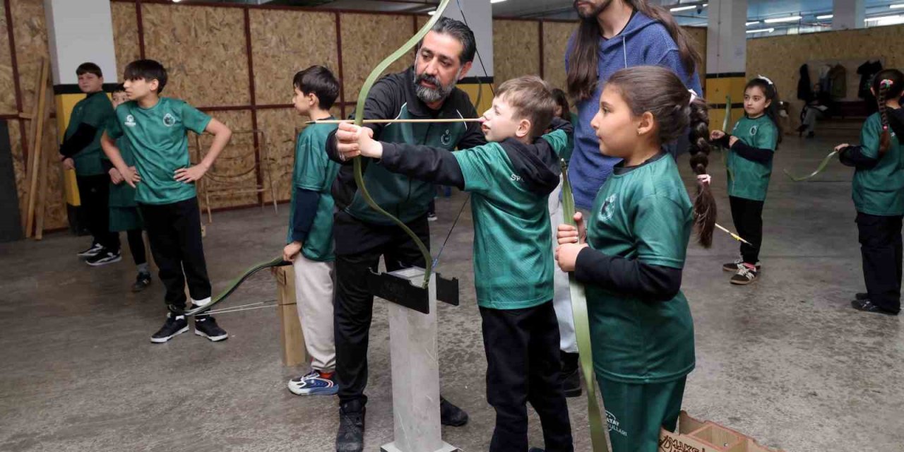 Karatay’da Spor Okulları Gençleri Geleceğe Taşıyor