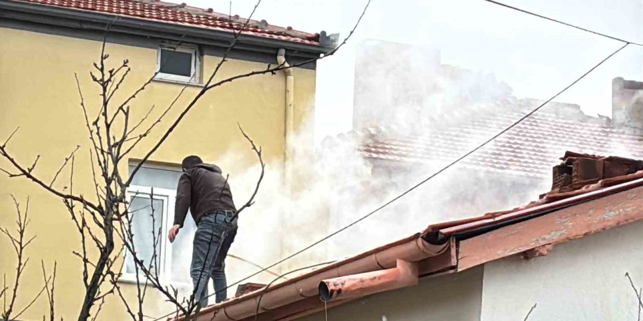 Müstakil Evde Baca Yangını Paniğe Neden Oldu