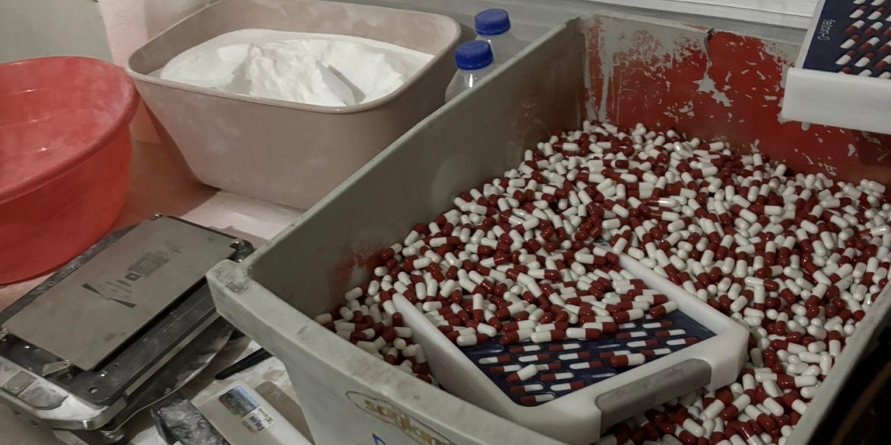 Mersin’de Sentetik Ecza İmalathanesine Operasyon: Binlerce Hap Ele Geçirildi, 2 Tutuklama