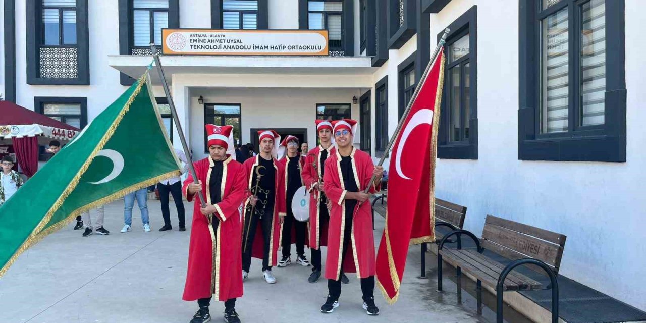 Alanya’da 5 Ülkeden 97 Öğrenci Mehter Marşlarıyla Karşılandı