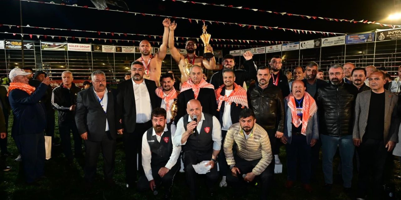 Kepez’de 12 Yıl Sonra Er Meydanı Kuruldu: 984 Pehlivan Kıyasıya Mücadele Etti