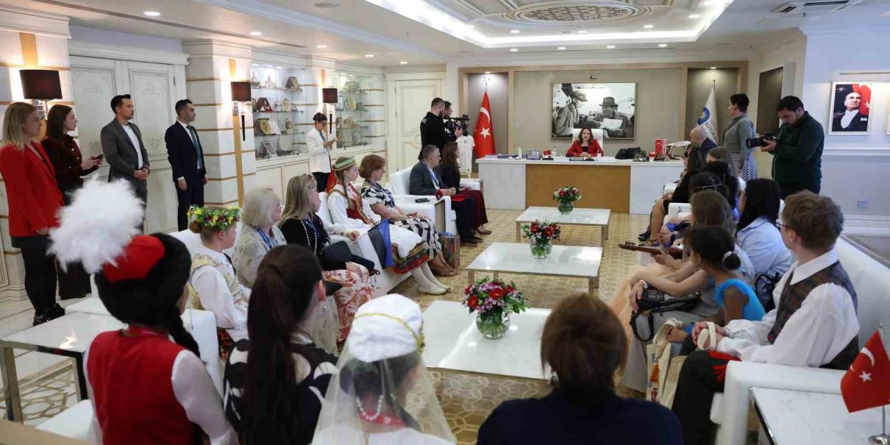 Başkan Vekili Büşra Özdemir Dünya Çocuklarını Ağırladı