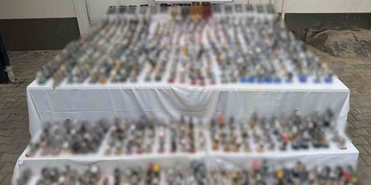 Antalya’da Piyasa Değeri 15 Milyon Lira Olan Kaçak Gözlük Ve Saatler Ele Geçirildi