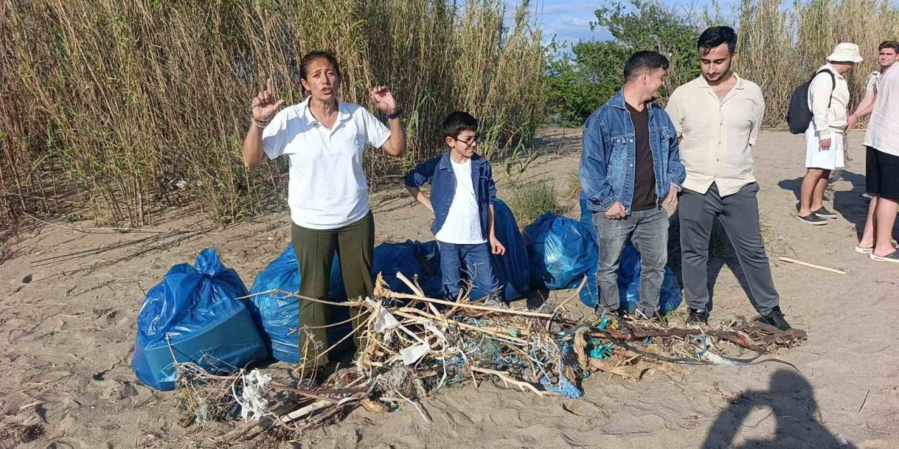 Sahil Temizliğinde Toplanan Çöp Yığını Görenleri Hayrete Düşürdü