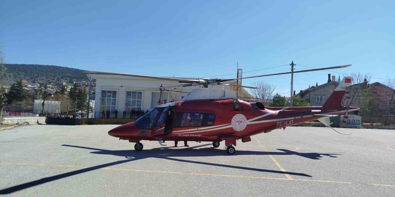 Duvara Çarpan Kamyonun Sürücüsü Hava Ambulansıyla Hastaneye Yetiştirildi