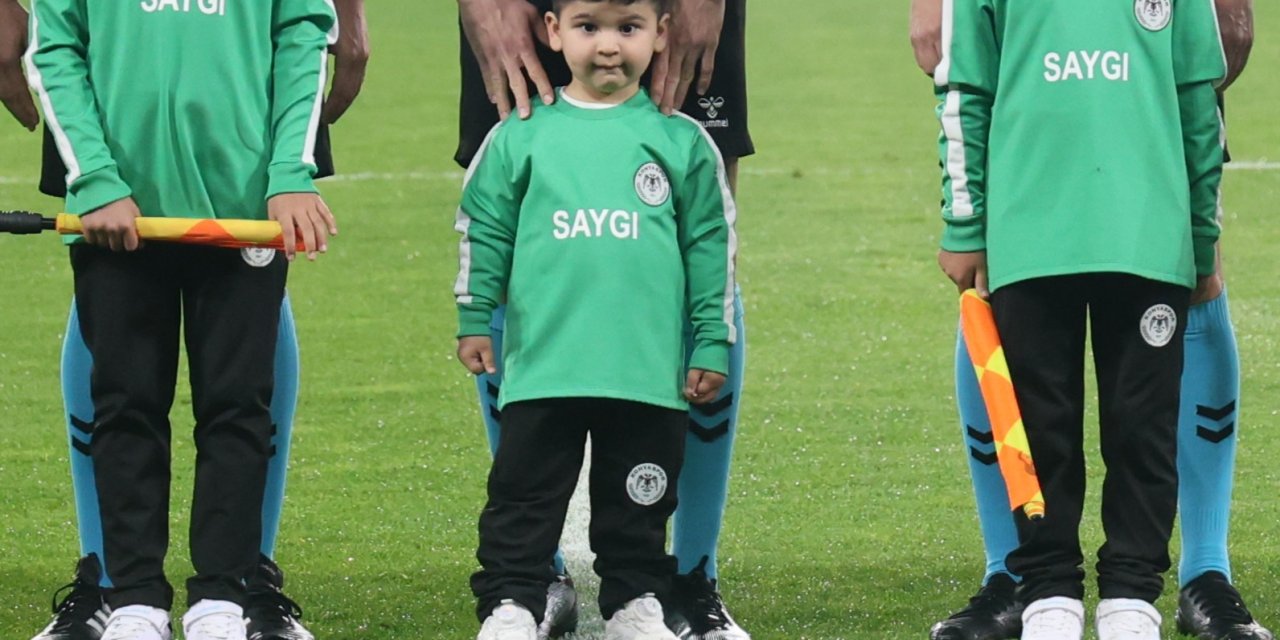 Dmd Kas Hastası Minik Mehmet İçin Konyaspor-fenerbahçe Maçının Seremonisinde Farkındalık Oluşturuldu