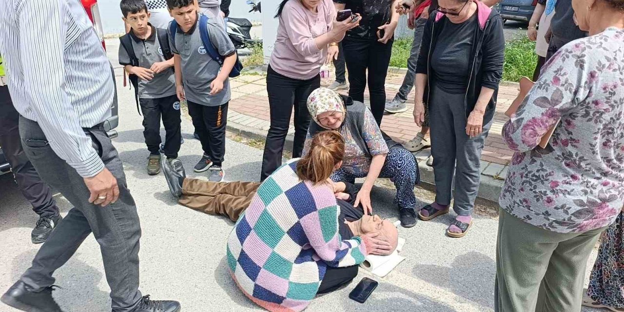 Manevra Yapan Öğrenci Servisi Görme Engelli Yayaya Çarptı, Eşi Gözyaşlarına Boğuldu
