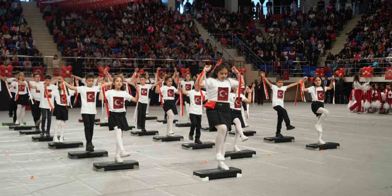 Niğde’de 23 Nisan Coşkusu Tören Ve Gösterilerle Kutlandı