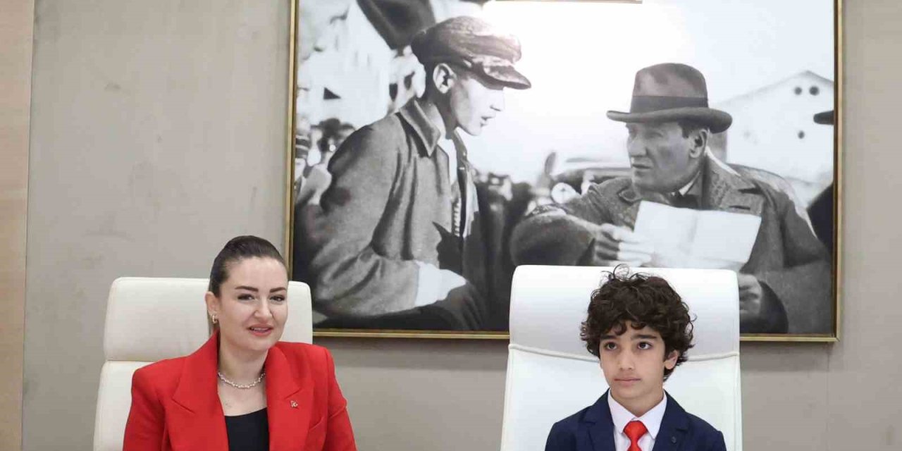 Başkan Vekili Özdemir, Koltuğunu Çocuk Başkana Devretti