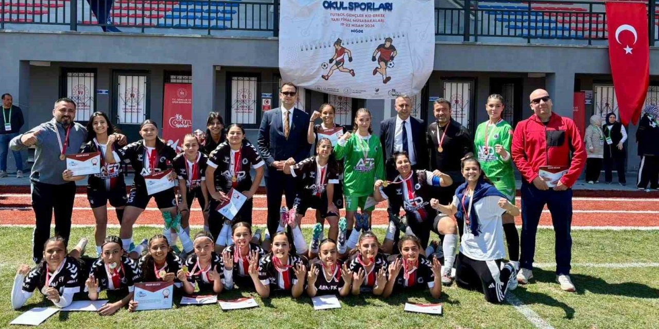 Okul Sporları Futbol Gençler Yarı Final Müsabakaları Tamamlandı