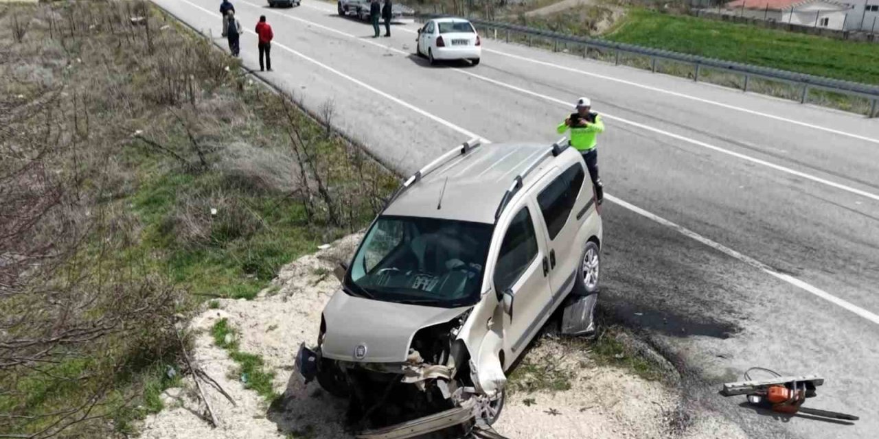 Aksaray’da 3 Araç Çarpıştı: 1’i Ağır 7 Yaralı