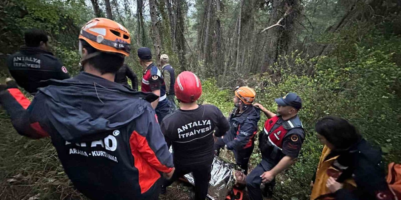 Antalya’da 80 Metrelik Uçuruma Yuvarlanan Adam Yaralı Olarak Kurtarıldı