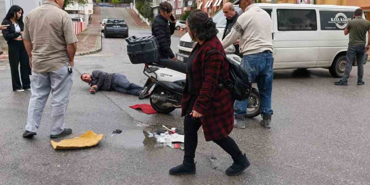 Manavgat’ta Kamyonetle Çarpışan Motosikletin Sürücüsü Yaralandı