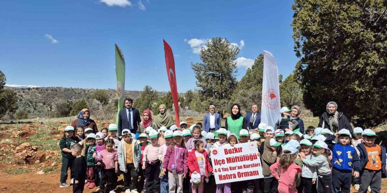 Bozkır’da Minik Öğrencilerden Fidan Dikme Etkinliği