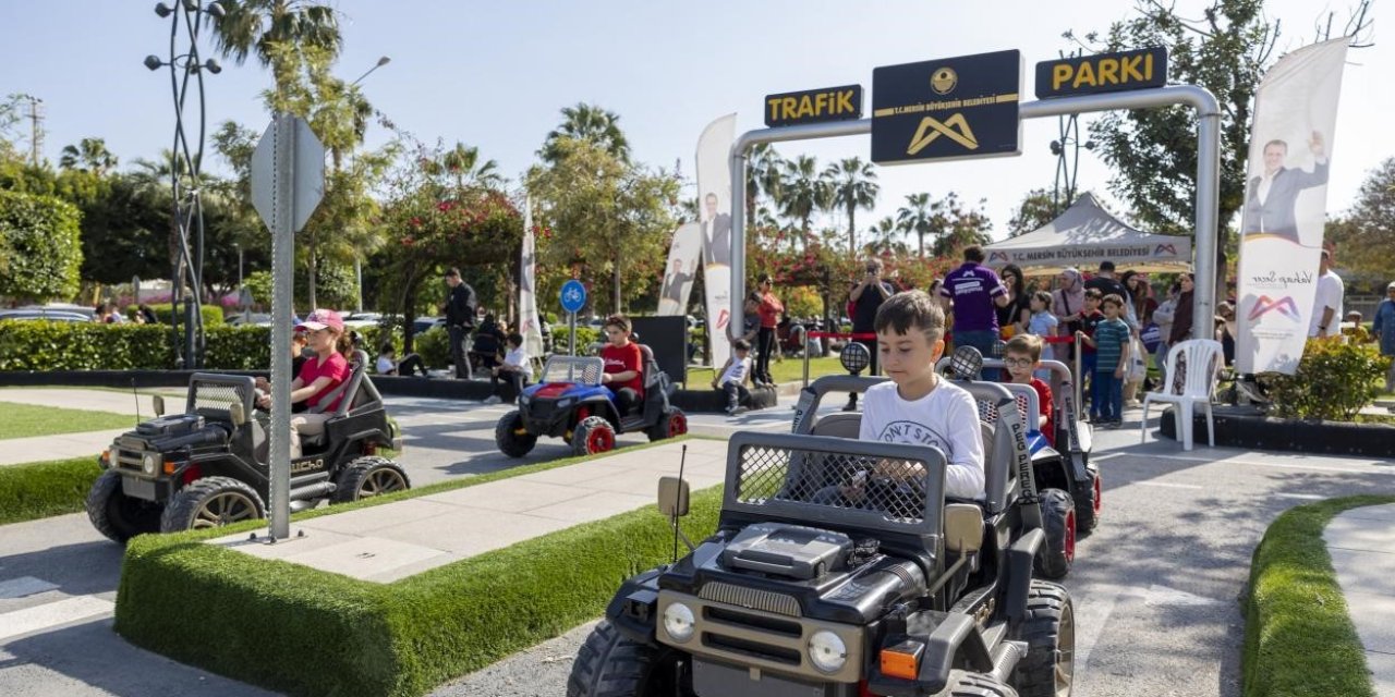 Mersin’de 23 Nisan Coşkusu Bilimden Doğaya Taştı
