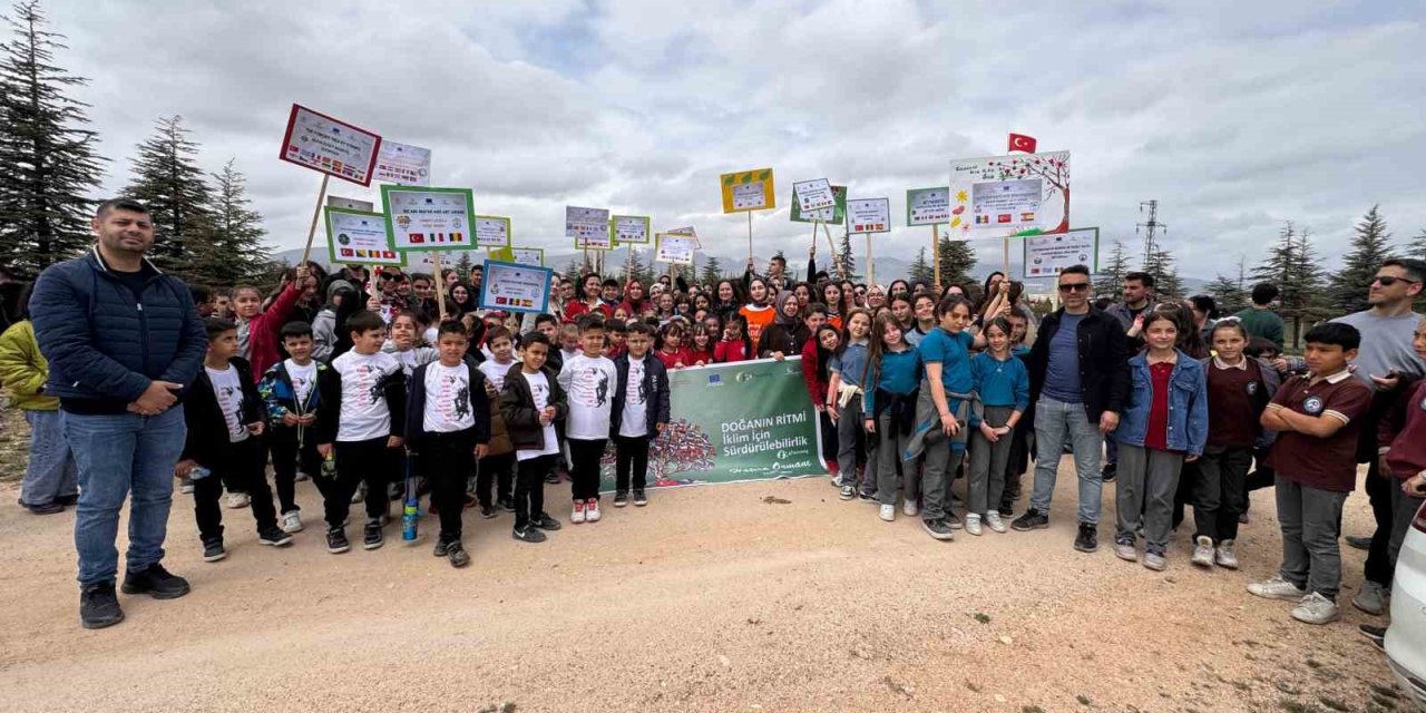 15 Okuldan 230 Öğrenci 115 Fidanı Toprakla Buluşturdu