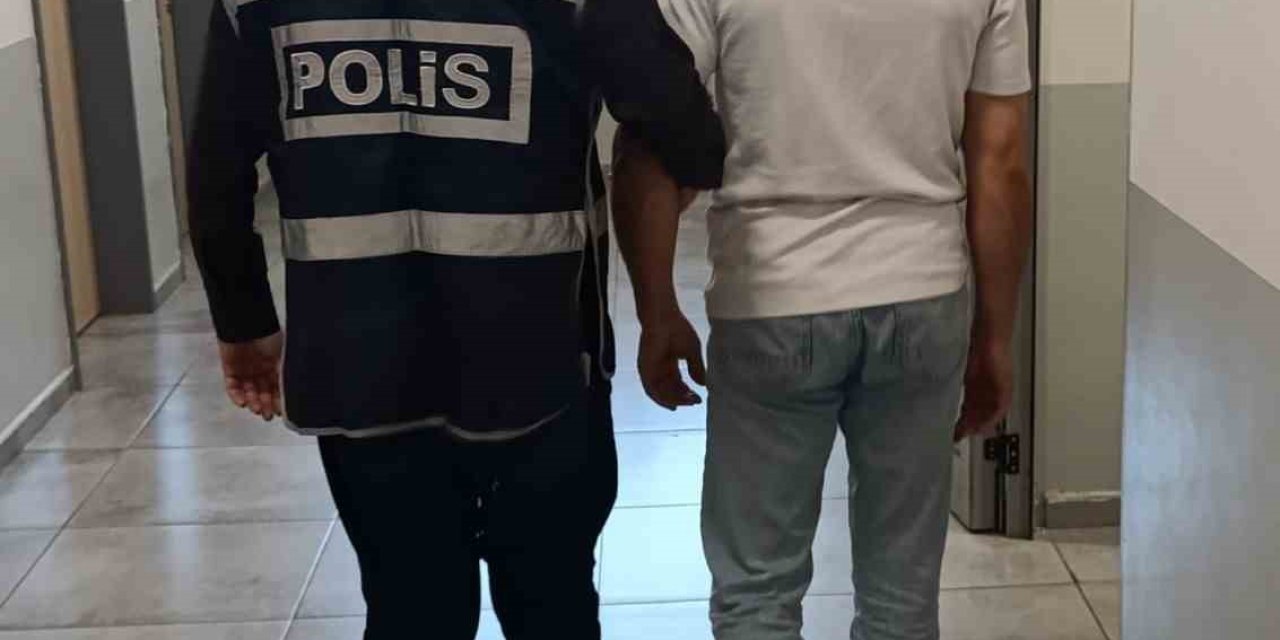 Kendisini Polis Ve Savcı Olarak Tanıtıp 3 Milyon 300 Bin Liralık Vurgun Yaptı