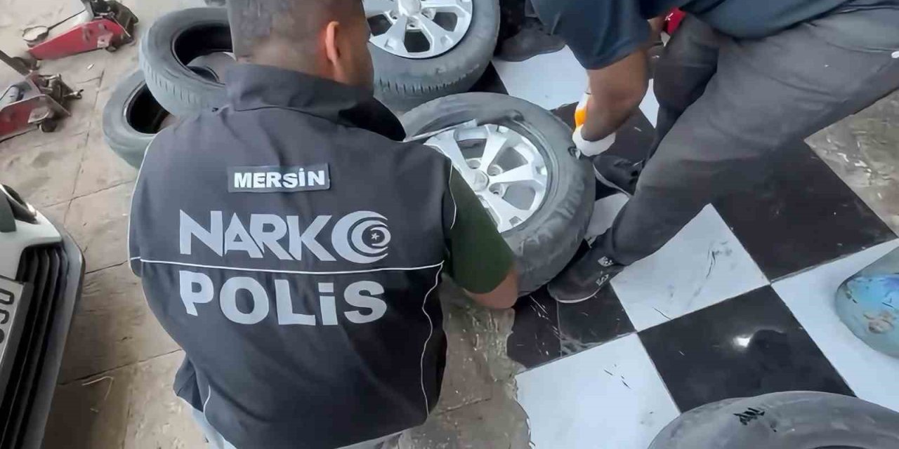 Lastiklere Yapılan Özel Bölmeden 8 Kilo 266 Gram Eroin Çıktı