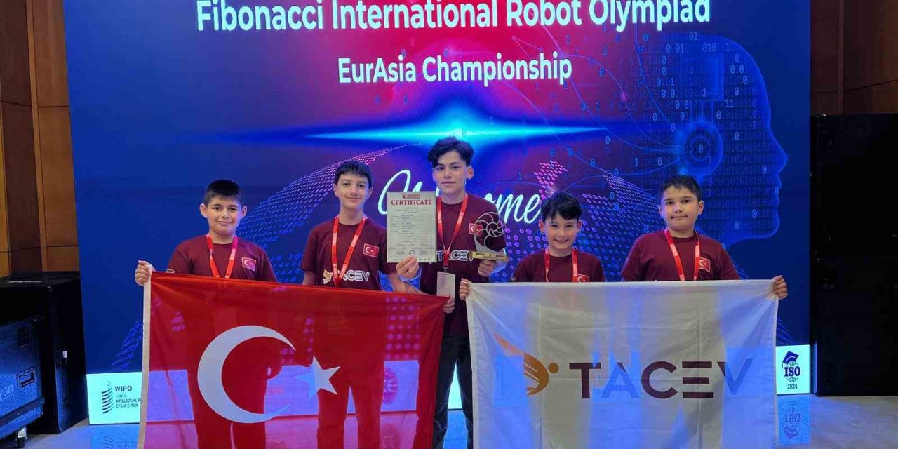 Fibonacci Uluslararası Robot Olimpiyatları’nda İlk 3’e Girmek İçin Mücadele Ettiler