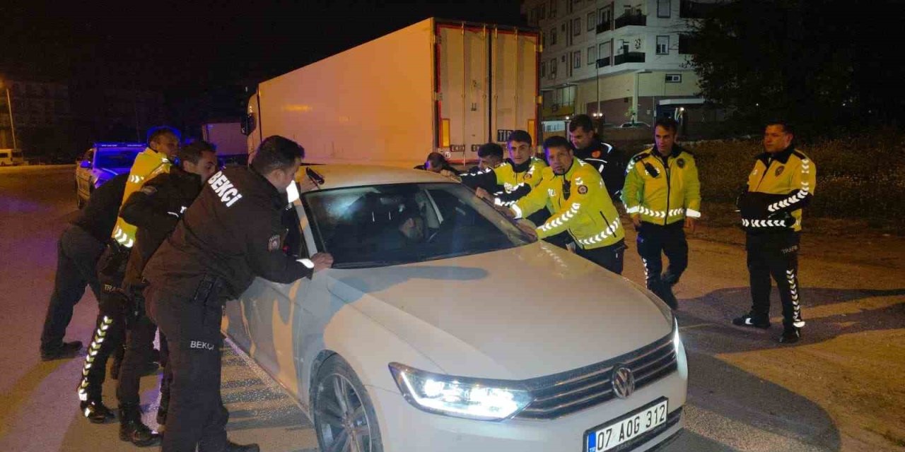 Sızan Sürücüyü Uyandırmak İçin Aracı Beşik Gibi Salladılar