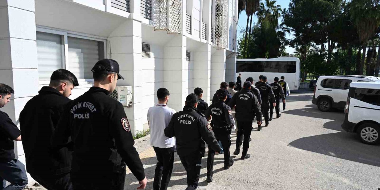 Mersin’de Dolandırıcılık Şebekesi Çökertildi: 100 Milyonluk Para Trafiği Ortaya Çıktı