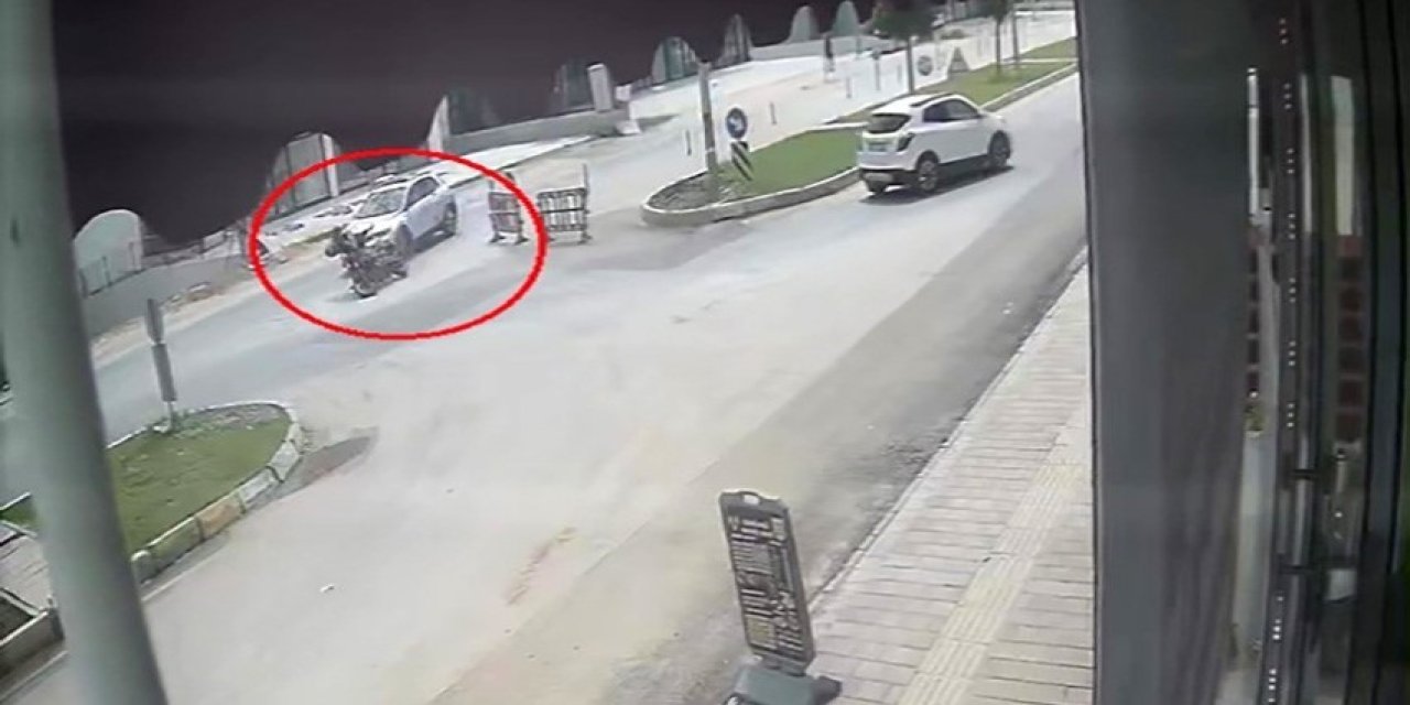 Kaza Yapan Motosikletli Karşı Yönden Gelen Minibüsün Altında Kaldı