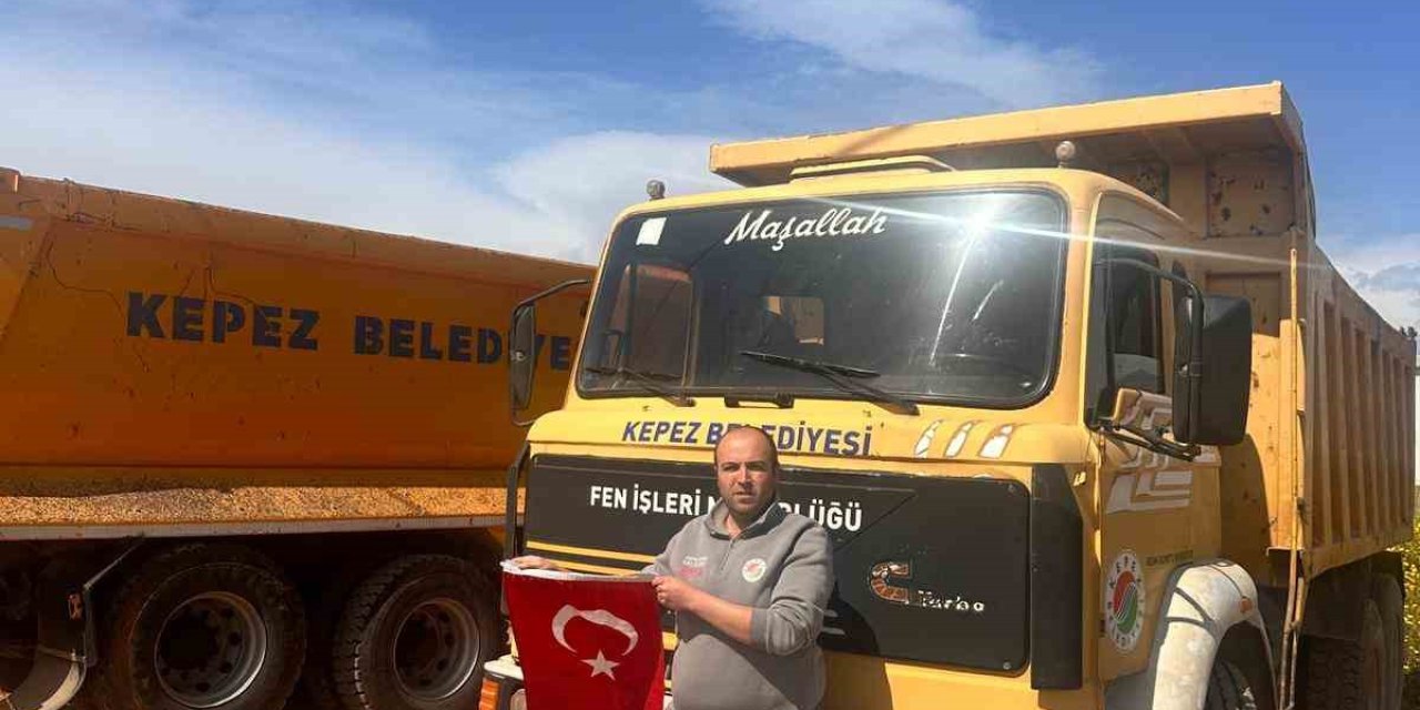 Belediye Çalışanının Bayrak Hassasiyeti