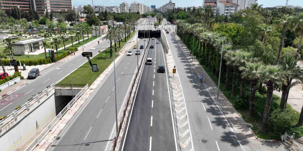 Yüzüncü Yıl Bulvarı’nda Asfaltlama Çalışması Tamamlandı