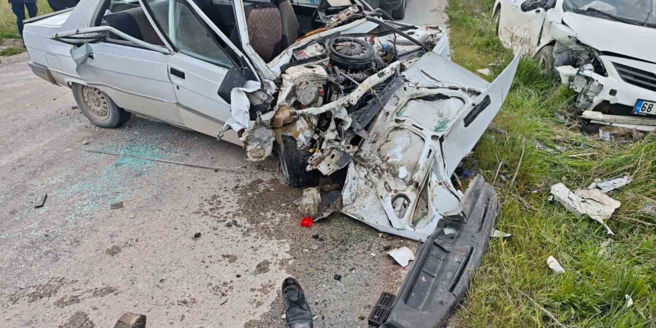 Aksaray’da 2 Otomobil Çarpıştı: 4 Yaralı