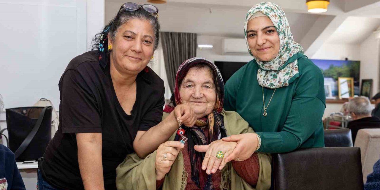 Manavgat’ta Huzurevi Sakinlerine Yönelik El Sanatları Etkinliği Düzenlendi