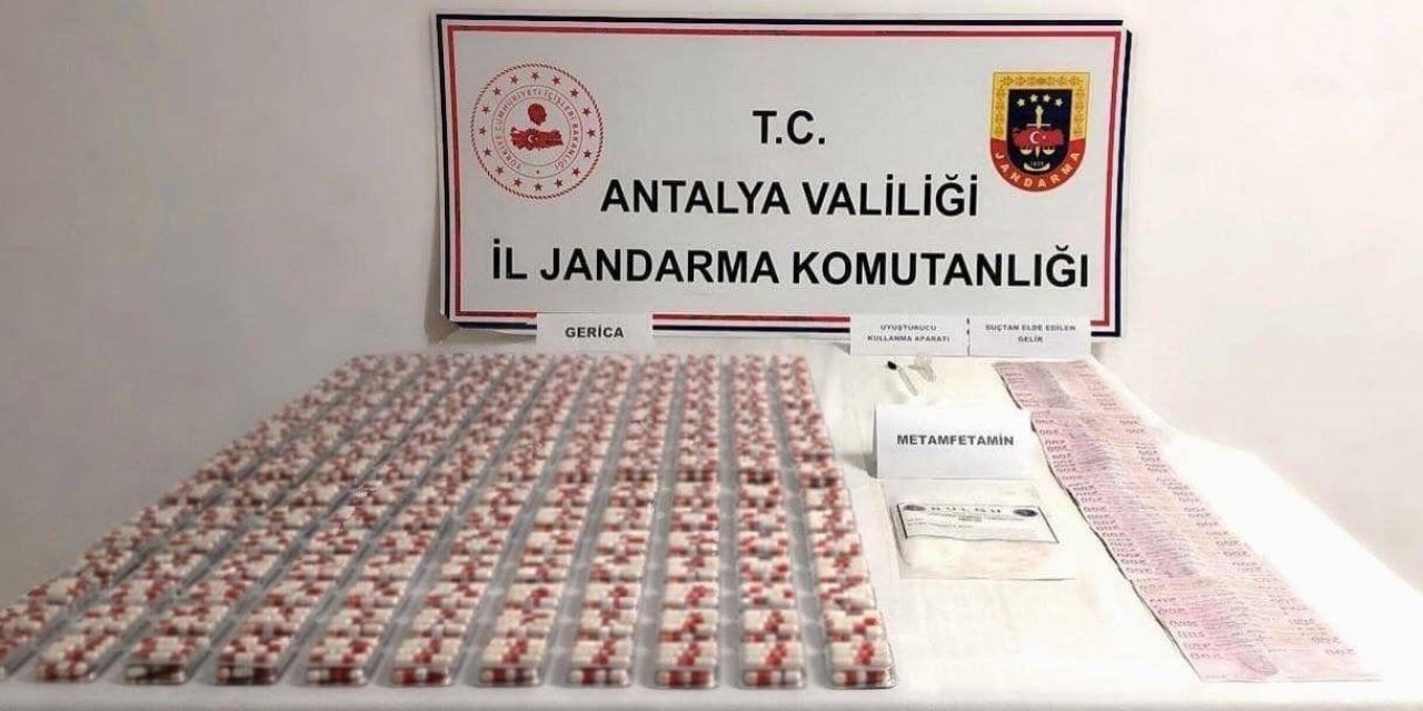 Antalya’da Bir Araçta Yapılan Aramada Uyuşturucu Madde Ele Geçirildi