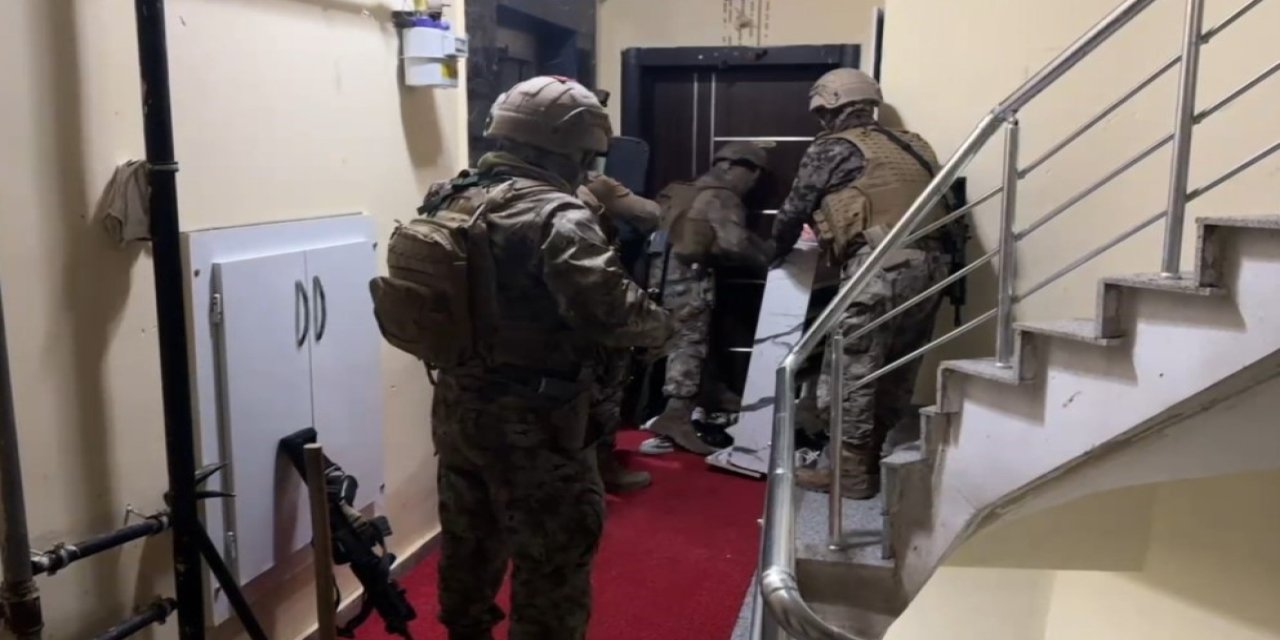 Tefecilere Şafak Operasyonu: Evden Servet Çıktı