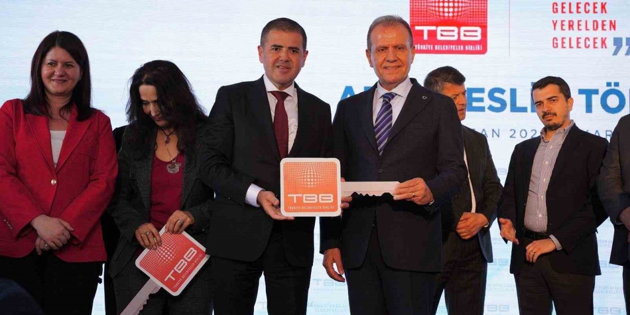 Mezitli Belediyesine Ekskavatör Desteği