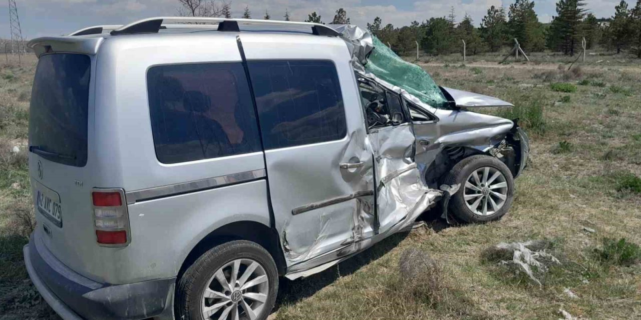 Konya Tır İle Hafif Ticari Araç Çarpıştı: 1 Ölü