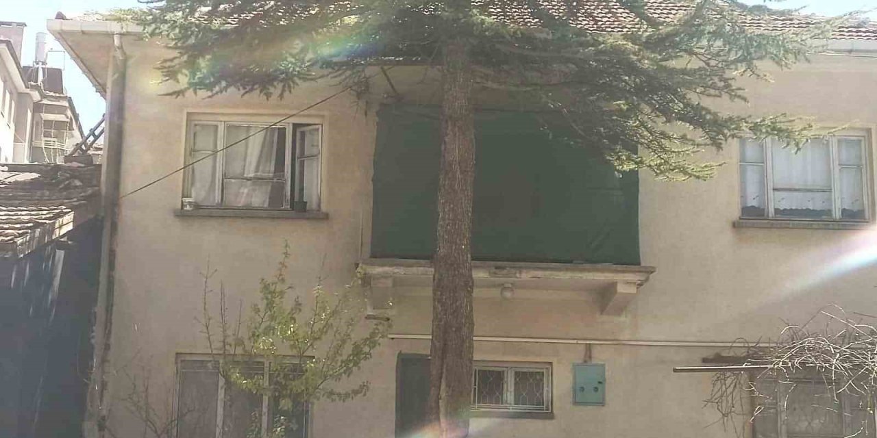 Pencereden Düşen 3 Yaşındaki Çocuk Yaralandı